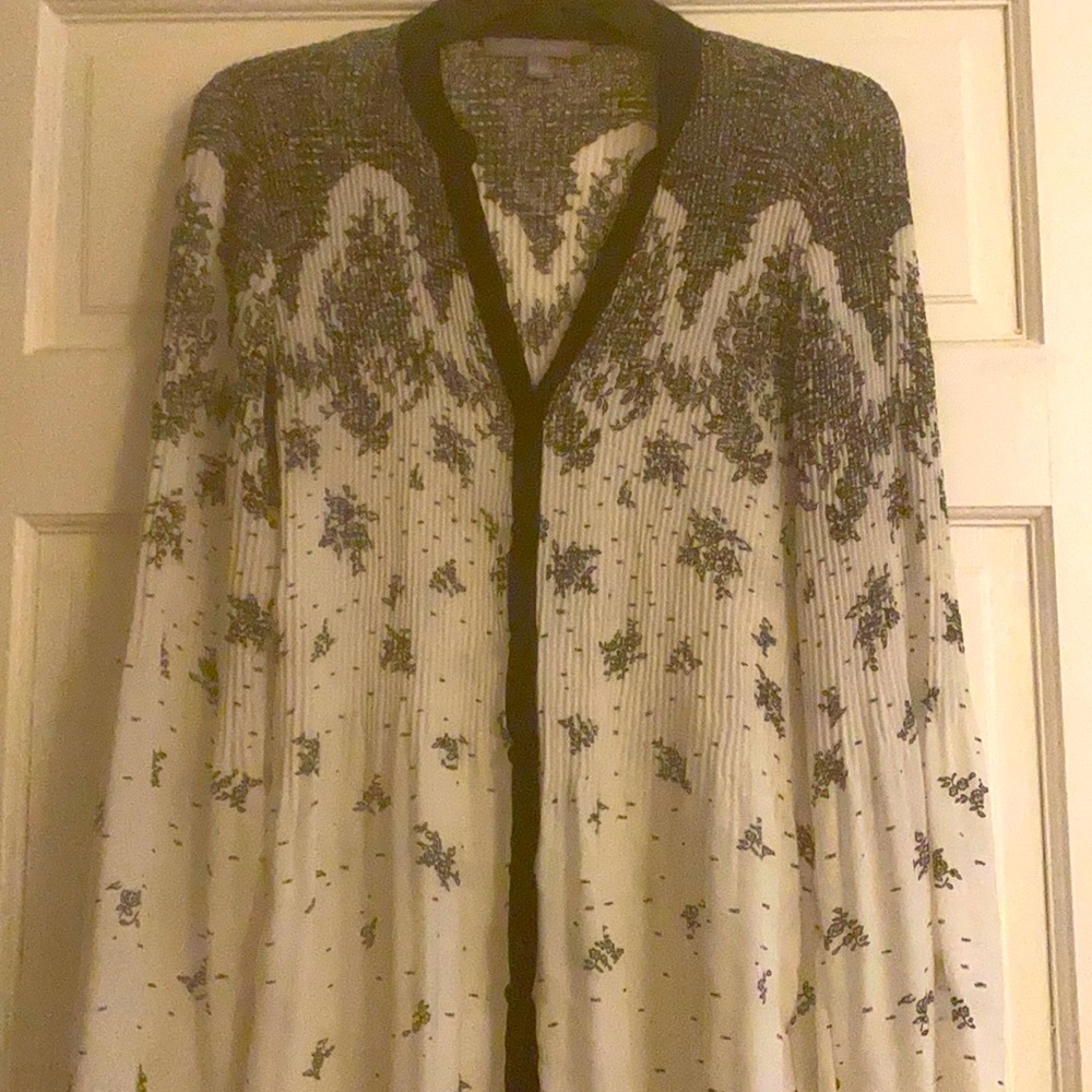 Black and white floral pleated blouse